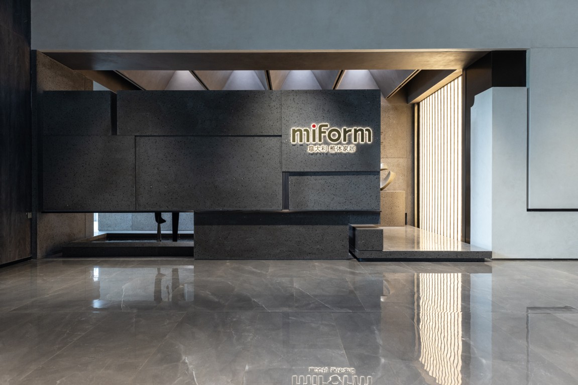 欧文莱 x miform x 唐忠汉